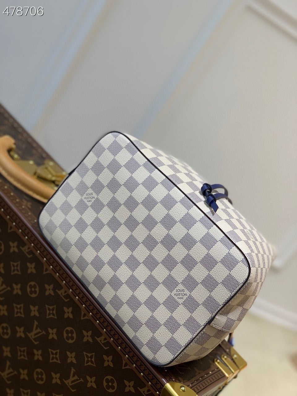 Louis Vuitton NeoNoe Bucket Bag MM Damier Azur Canvas Spring/Summer Collection N50042, Blue – product image 6