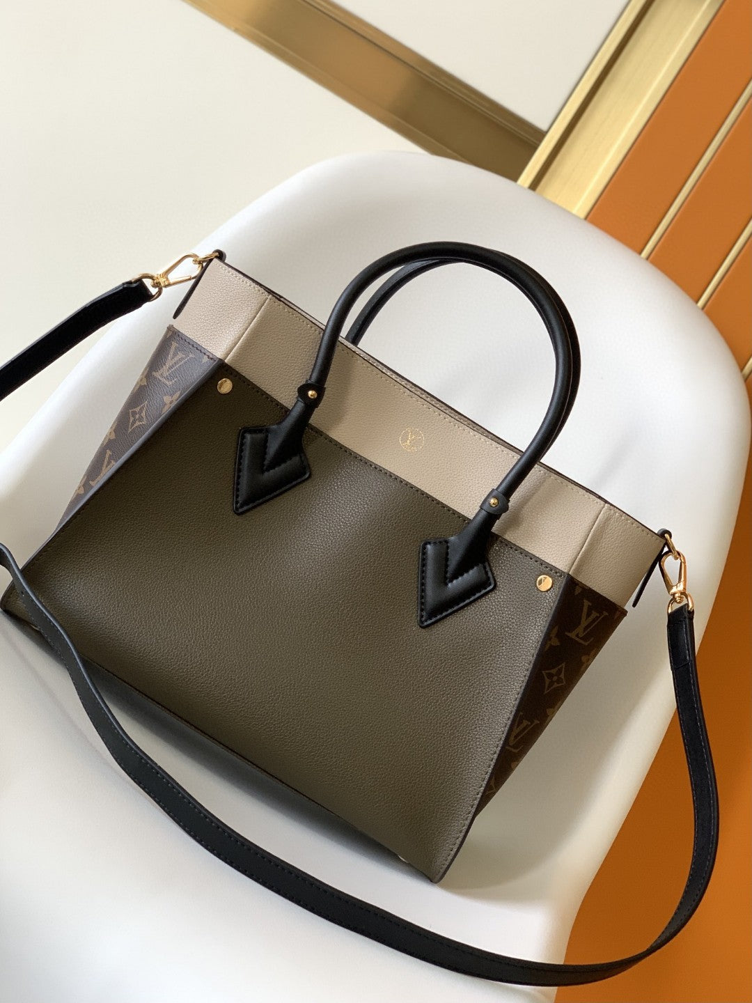 Louis Vuitton M57728 On My Side PM 30cm – product image 5