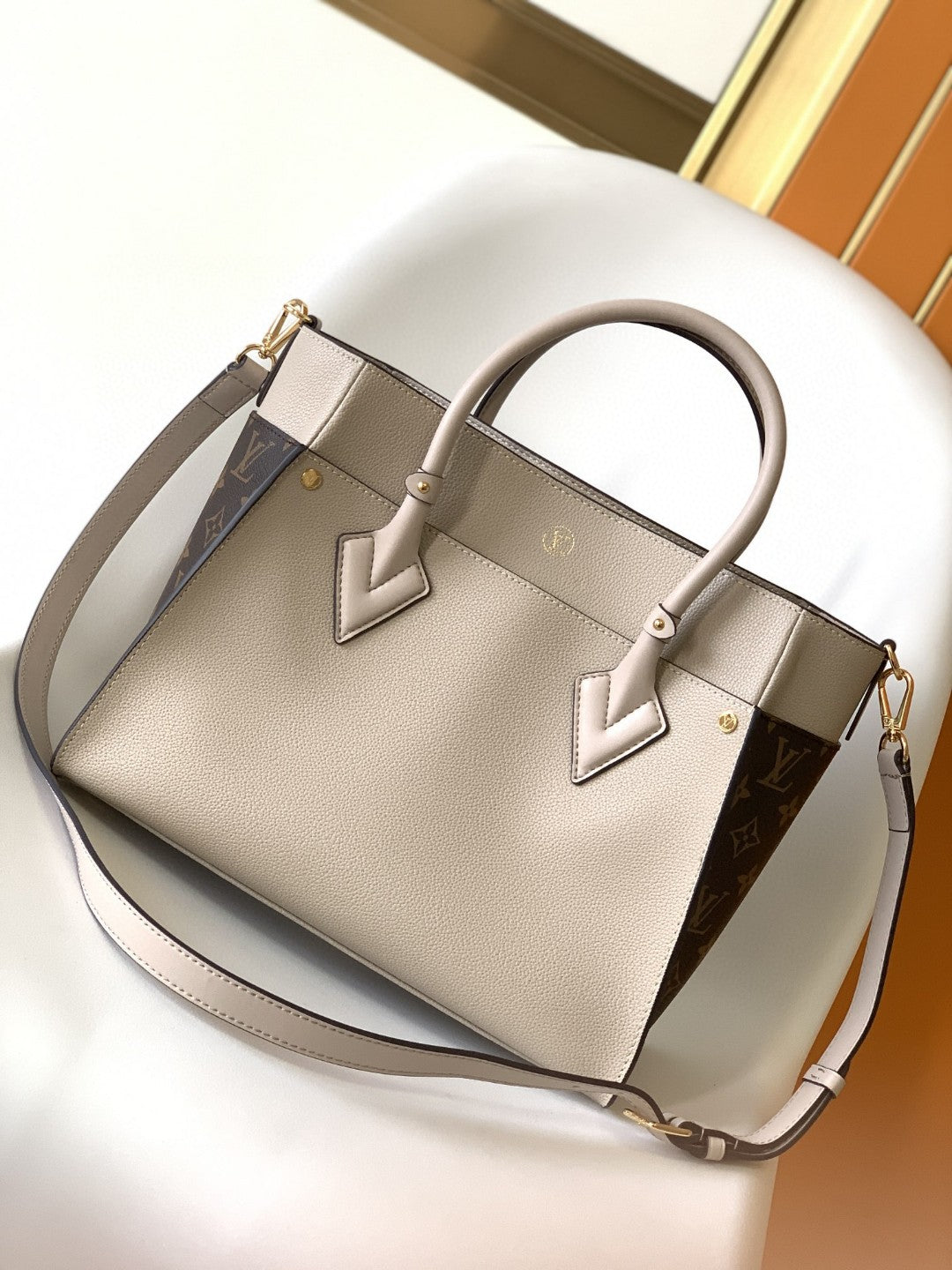 Louis Vuitton M57728 On My Side PM 30cm Greige – product image 2