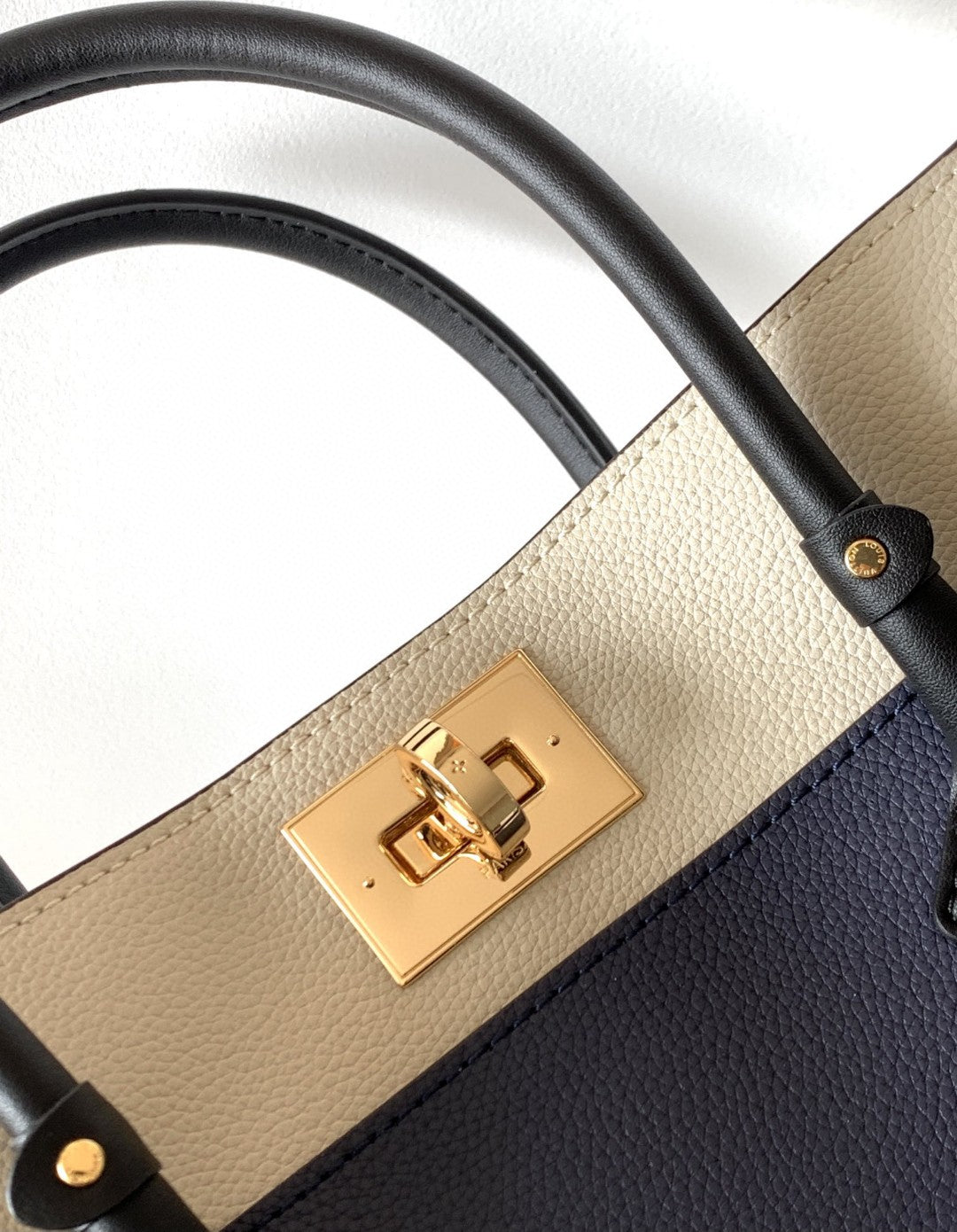 Louis Vuitton M57728 On My Side PM 30cm Blue – product image 4