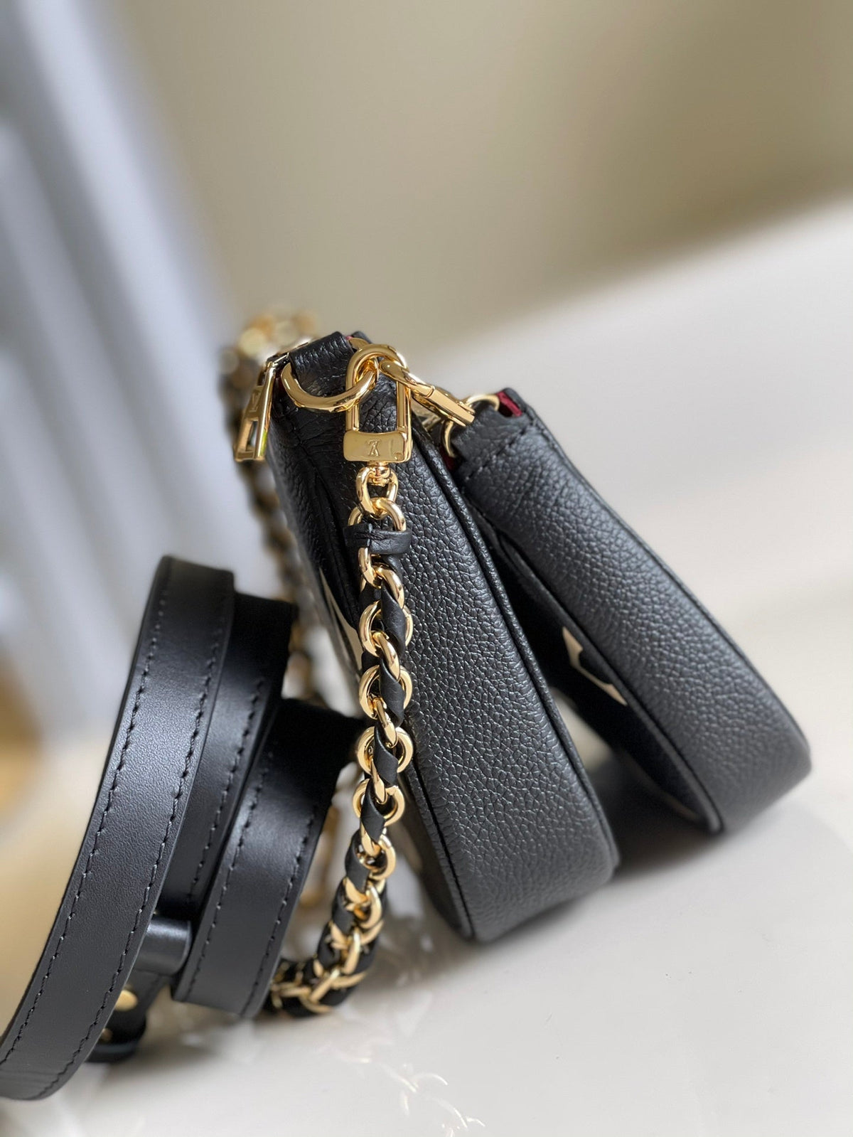 Louis Vuitton Multi Pochette Crossbody Bags 24cm Black – product image 3