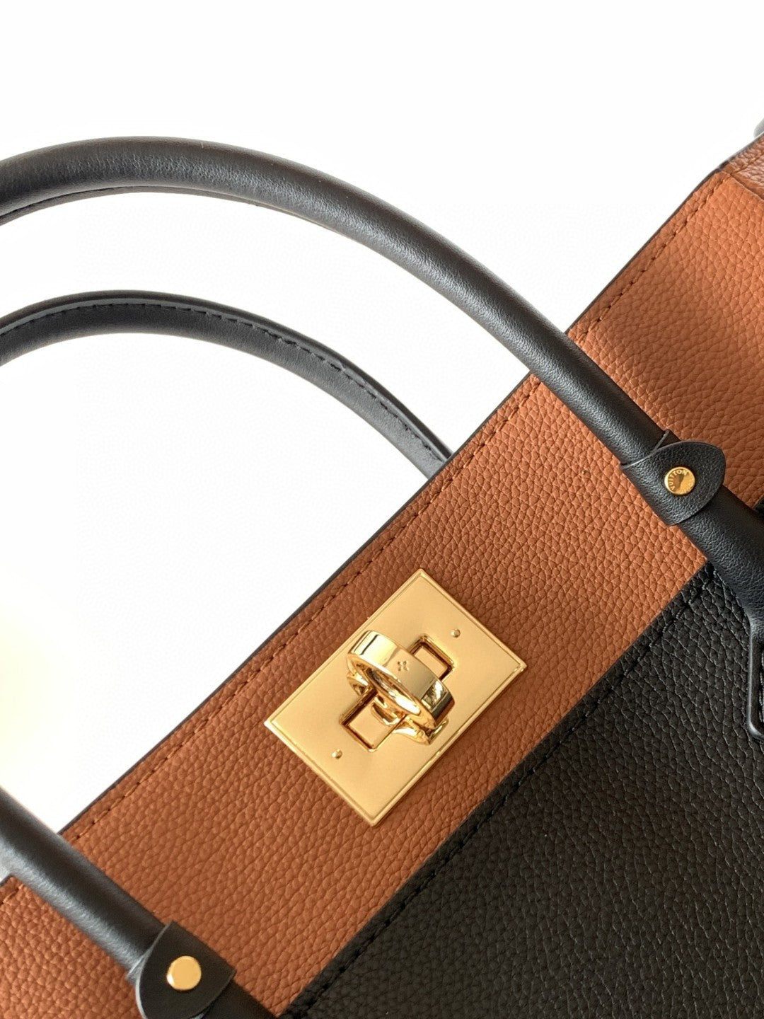 Louis Vuitton M57728 On My Side PM 30cm Black – product image 2