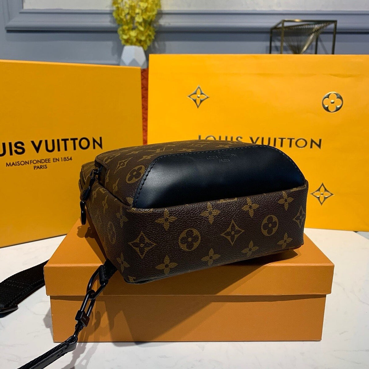 Louis Vuitton Avenue Sling Bag 32cm Monogram Canvas Spring/Summer Collection M41719, Brown – product image 5