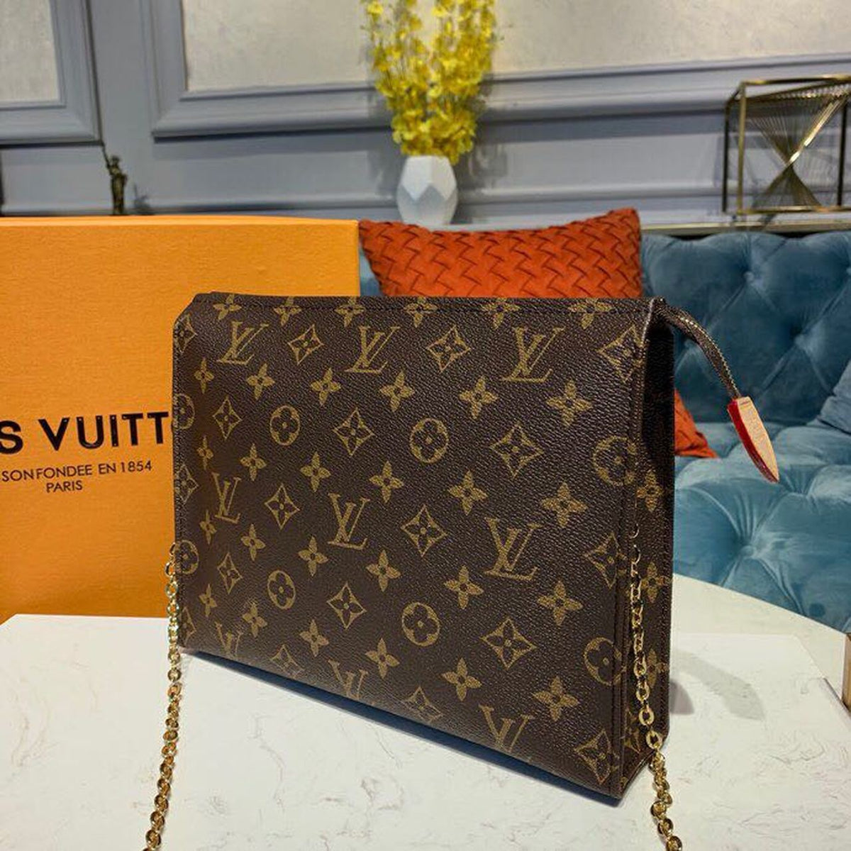 Louis Vuitton Toiletry Pouch 26cm Monogram Canvas Spring/Summer Collection M47542, Beige – product image 3