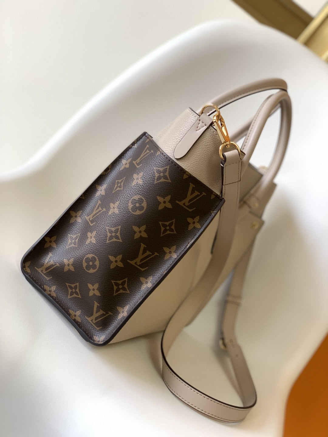 Louis Vuitton M57728 On My Side PM 30cm Greige – product image 4