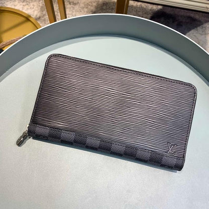 Louis Vuitton Pochette Voyage 21cm Black – product image 3