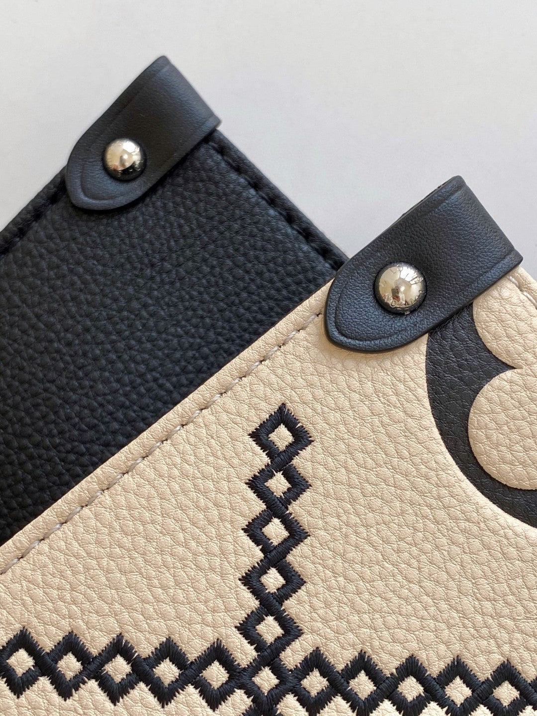 Louis Vuitton M45595 Onthego MM 35cm – product image 4