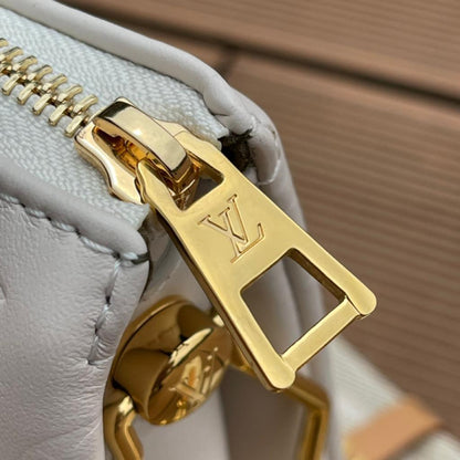 Louis Vuitton Coussin PM Bag 26cm Monogram Embossed Puffy Lambskin Leather Spring/Summer Collection M57793 White – product…