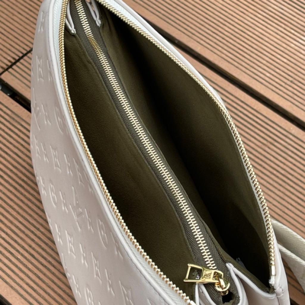 Louis Vuitton Coussin PM Bag 26cm Monogram Embossed Puffy Lambskin Leather Spring/Summer Collection M57793 White – product…