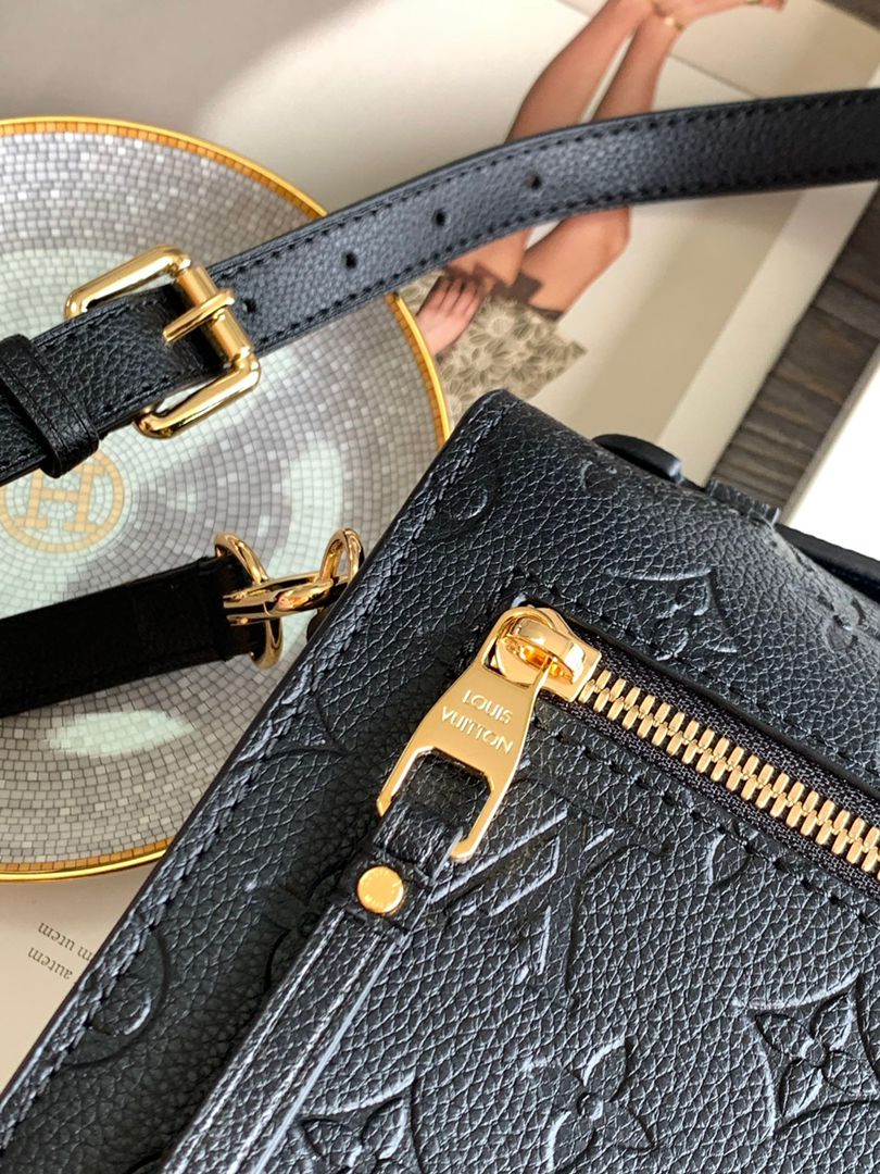 Louis Vuitton Pochette Métis Handbag M41487 29cm Black – product image 5