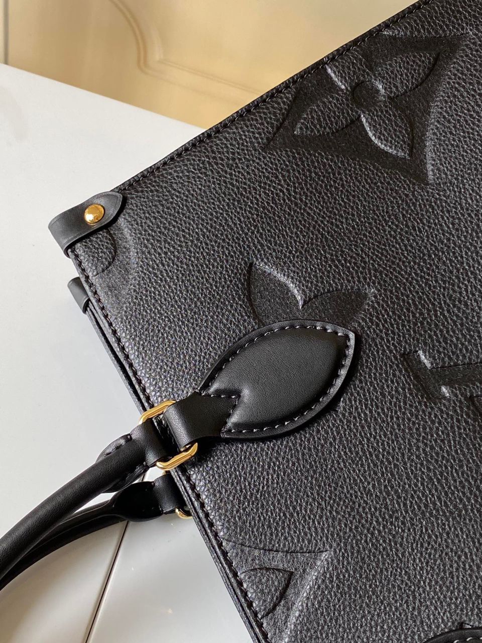 Louis Vuitton On The Go MM 34cm – product image 6