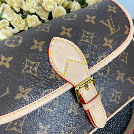 Louis Vuitton M45985 Diane 25cm Brown – product image 2