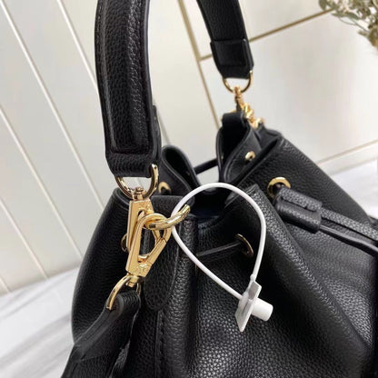 Louis Vuitton LockMe Bucket Bag 24cm Grained Calfskin Leather Spring/Summer Collection M57687 Black – product image 3