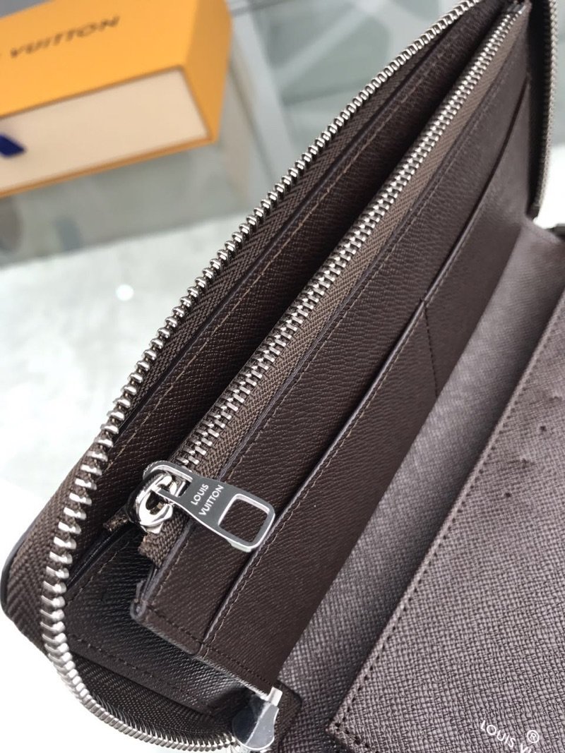 Louis Vuitton Damier Wallet 20cm Brown – product image 3
