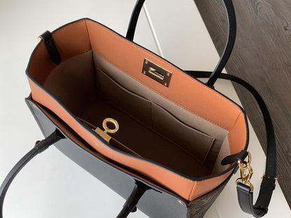 Louis Vuitton M57728 On My Side PM 30cm Black – product image 6
