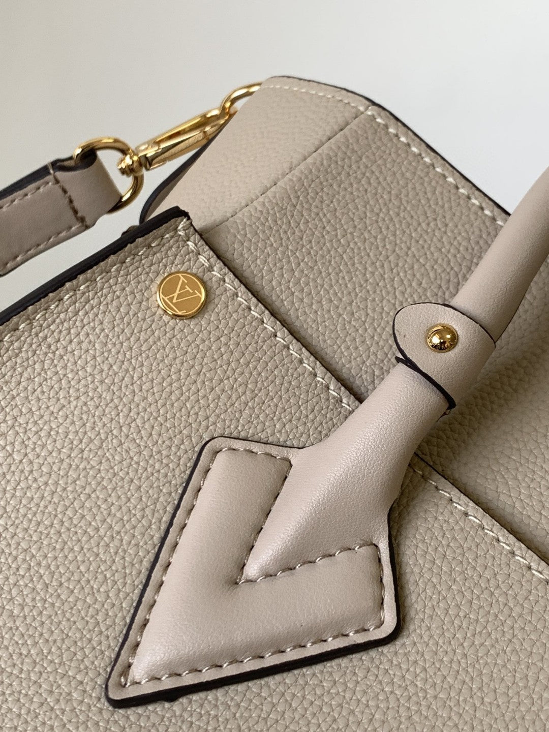 Louis Vuitton M57728 On My Side PM 30cm Greige – product image 7