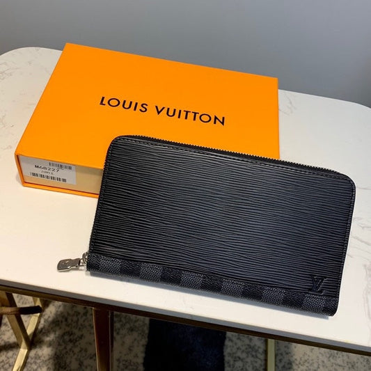 Louis Vuitton Pochette Voyage 21cm Black – product image 1