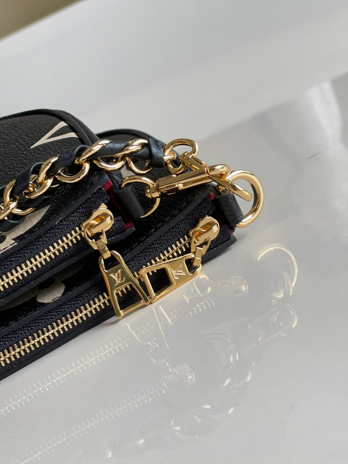 Louis Vuitton Multi Pochette Crossbody Bags 24cm Black – product image 7